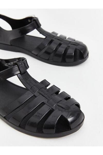 LC Waikiki Women's Beach Sandals with Closed Front Buckle Detail (S4)