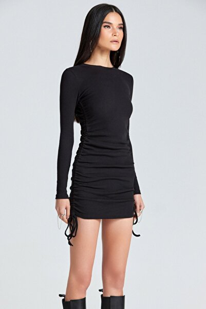 World Fashion Trends 1490 Μαύρο κορδόνι φόρεμα με ρυθμιζόμενο μήκος και συγκεντρωμένα πλαϊνά