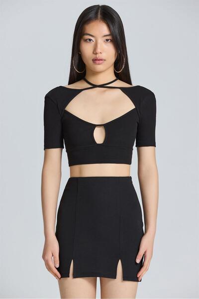 World Fashion Trends 2602 Crop negru cu mânecă scurtă cu detaliu de frânghie