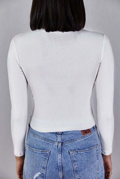 World Fashion Trends 1449 Λευκή μπλούζα με κορδόνι με λεπτομέρεια παραθύρου