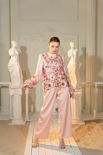 YAFA CLOTHING & ACCESSORIES بلوزة من الأورجانزا على شكل زهرة وبنطلون طقم مكون...