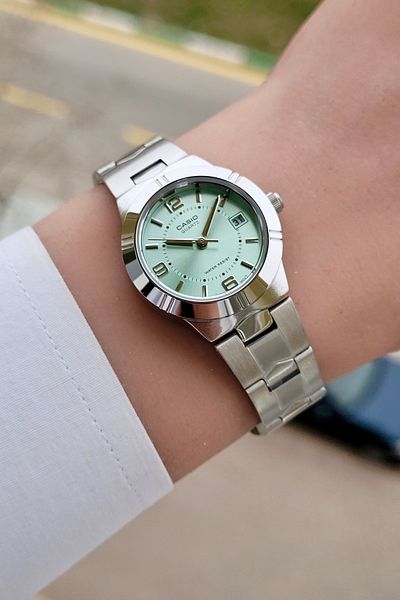 Casio Brand, Steel Band, Green Dial Women's Wristwatch with Calendar