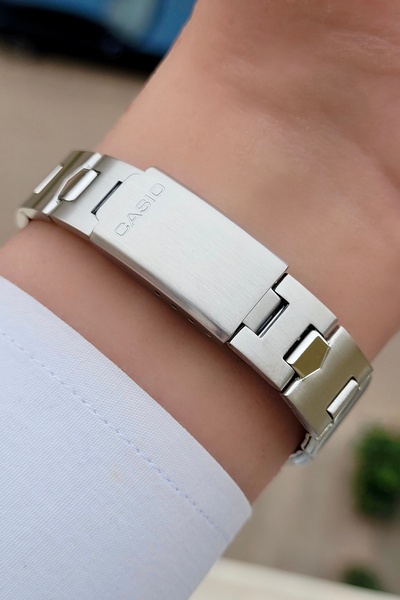 Casio Marka, Çelik Kordon, Takvimli, Lacivert Kadran Kadın Kol Saati