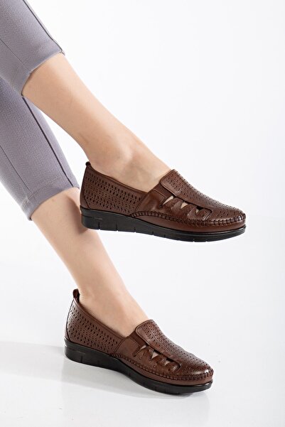 By Yağlıoğlu 92106 حذاء جلدي مريح ومثقوب لتقويم العظام مع تفاصيل تجهيز السرج