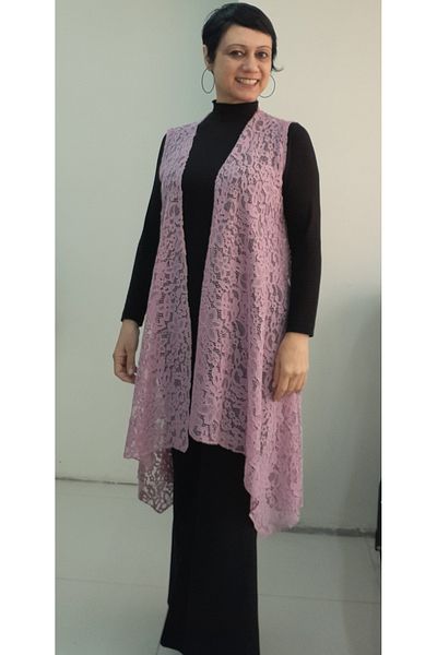Mertcan Butik Asymmetrical Cut Loose Lace Vest with Rose Dry Flower Print