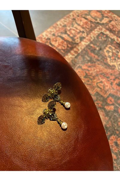 Miltonia Vintage Bee Design Plated Earrings