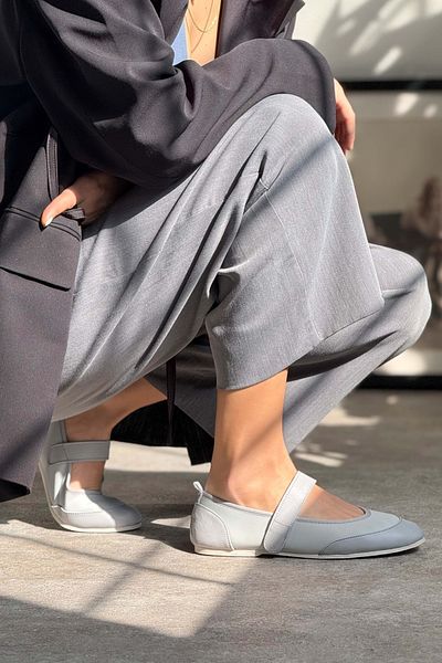 NİŞANTAŞI SHOES Vasetto Stone Grey Stretch Single Band Detail Damen-Ballerinas mit flacher Sohle