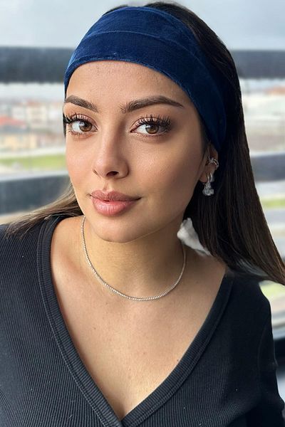 TAKIŞTIR رباط شعر مخملي باللون الأزرق الداكن