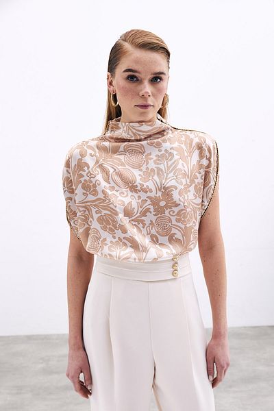 Sateen Beige Bat Sleeve Blouse |   Fashionable Belt Stand with Accessories