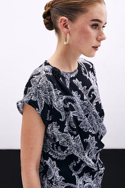 Sateen Bluză neagră - cu detaliu accesoriu
