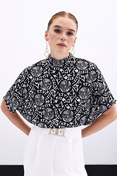 Sateen Short Sleeve Patterned Blouse - Black