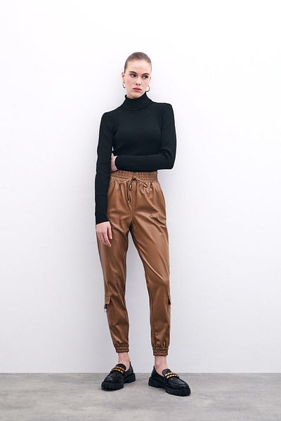Sateen بنطال رياضي جلدي بخصر مطاطي - بيج