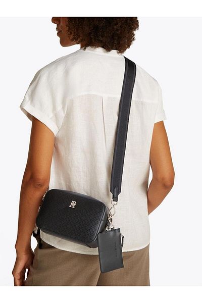 Tommy Hilfiger Dámská crossbody kabelka TH DISTINCT CAMERA BAG MONO