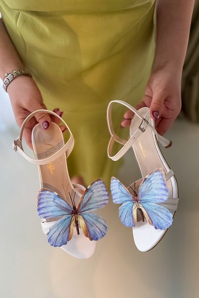 SHOEBELLAS Pantofi cu toc de damă cu detaliu fluture turcoaz alb unt