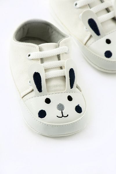yummy kids First Step Lace-Up Rabbit Embroidered Non-Slip Sole Baby Booties