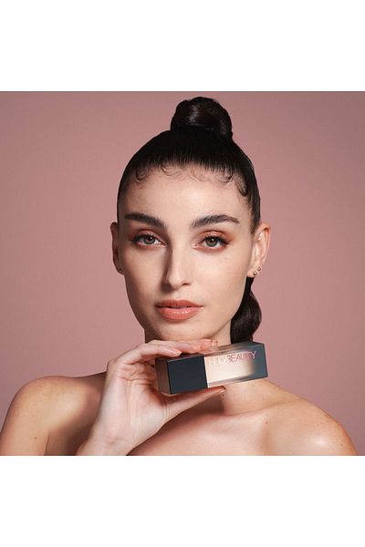 Huda Beauty 200b # كريم أساس مطفي ومشرق من هدى بيوتي -
