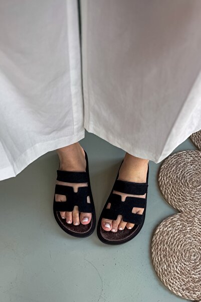 SHOEBELLAS Arthur Siyah Cırt Detaylı Kadın Terlik