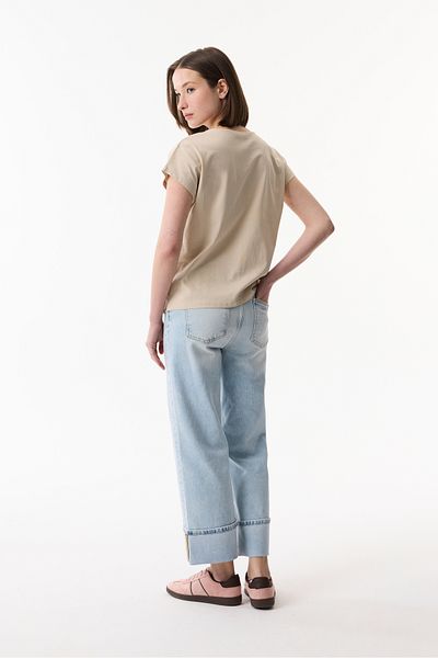 Mudo V-Neck Loose Fit Short Sleeve T-Shirt