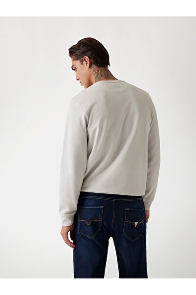 Guess Jeans Bílá pánská mikina s vyšitým logem Guess jeans