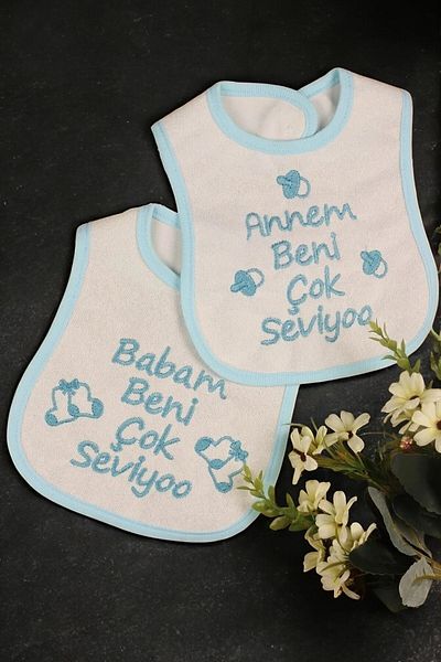 Major Selection مريلة أطفال زرقاء مطبوعة على شكل شخصية "Mom/Dad Loves Me Very Much".