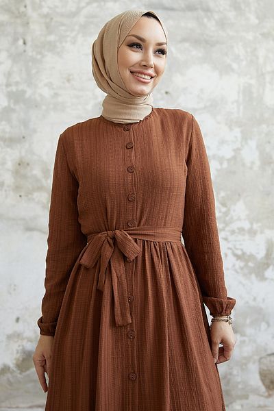 InStyle Šaty s páskem Lemina - hořkohnědé