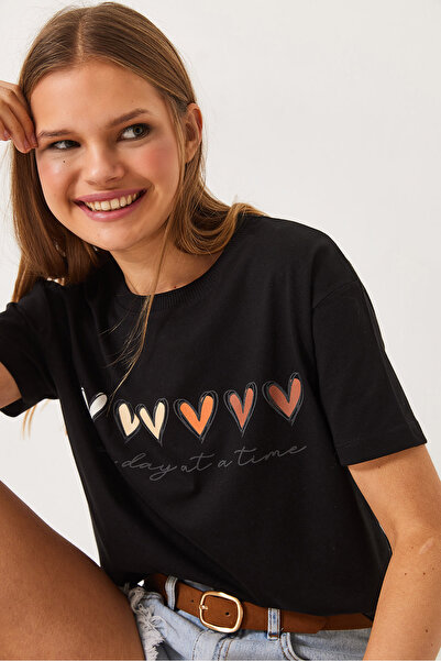 Bianco Lucci Dámské základní tričko s krátkým rukávem s barevným srdcem 60602017