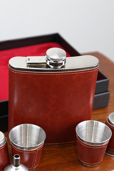 imsaconcept Stainless Steel Leather Coated 4 Shot Glass Flask Set 18.oz Anniversary, Gift for Lover