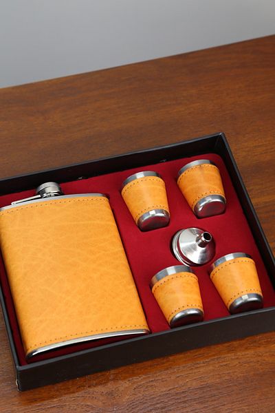 imsaconcept Stainless Steel 4 Glass Leather Flask Set Anniversary Gift
