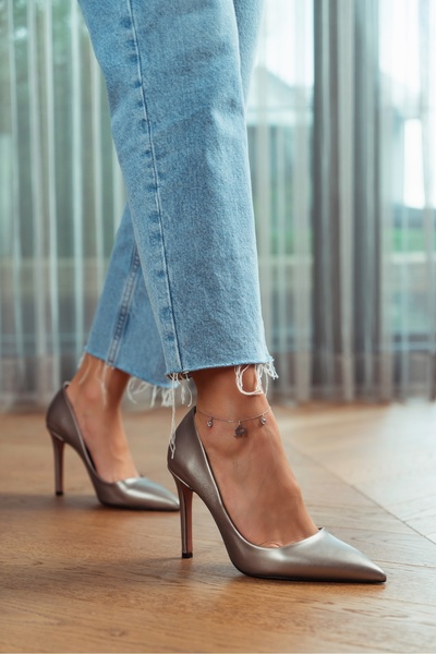 NİŞANTAŞI SHOES Vanessa platina matt hegyes orrú női tűsarkú