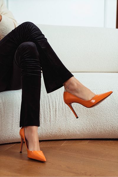 NİŞANTAŞI SHOES Damskie szpilki Vanessa ze skóry lakierowanej w kolorze pomarańczowym ze szpiczastymi noskami