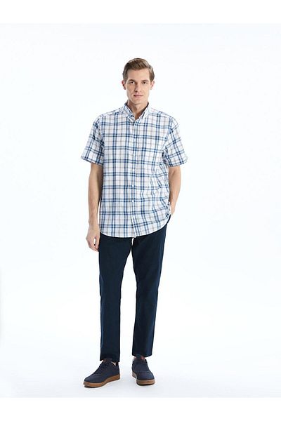 LC Waikiki Ανδρικό πουκάμισο LCWAIKIKI Classic Regular Fit με κοντό μανίκι καρό από ποπλίνα