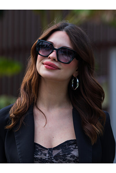 Angel Eyes Large Frame Square Black Sunglasses with Stylish Modern Design - Chic and Protected Accessory