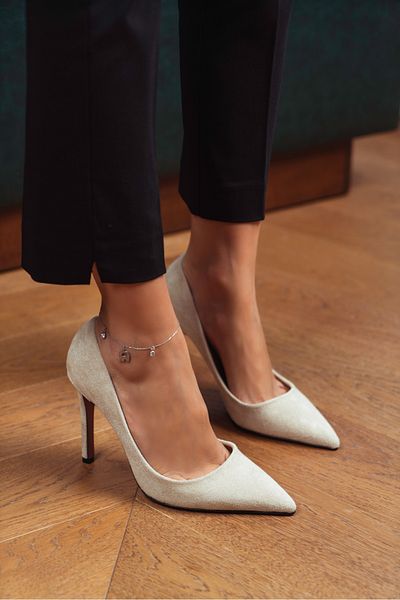NİŞANTAŞI SHOES Vanessa Damen-Stiletto aus beigem Wildleder mit spitzer Zehenpartie