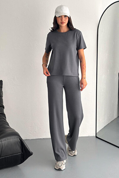 Swana طقم علوي سفلي بأكمام قصيرة من القماش المشروط