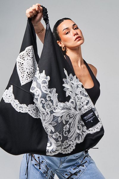 its basic Women's Black Color Lace Detailed Strap Design Bag