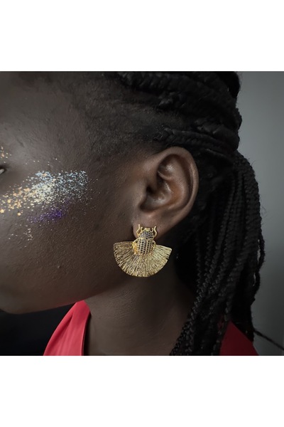 Les Contess Jewelry Pirinç Üzeri Lak Kaplama Mısır Böceği Küpe