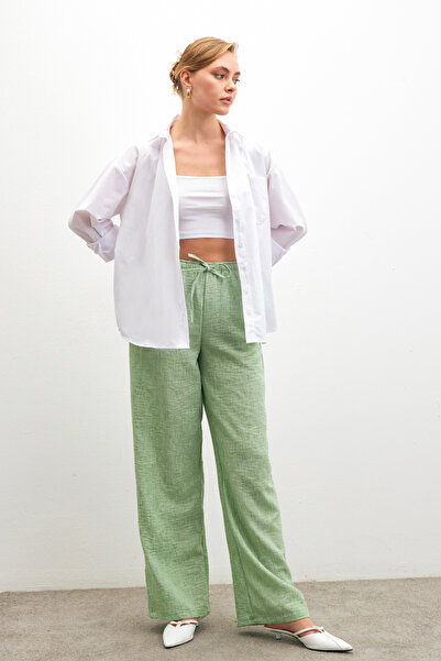 Bipantolon Women's Green Linen Blended Loose Cut Trousers