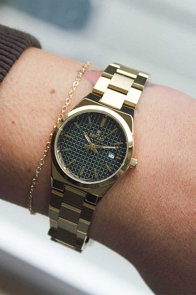 Reward Rwa 146436   Women's Wrist Watch with Steel Cord