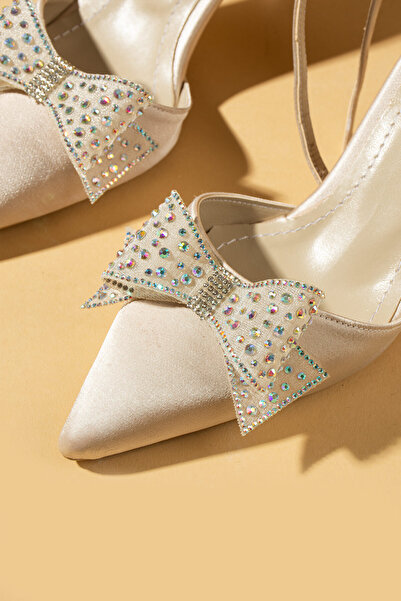 Pembe Potin حذاء نسائي بكعب عالٍ مزين بفيونكة من الساتان باللون البيج