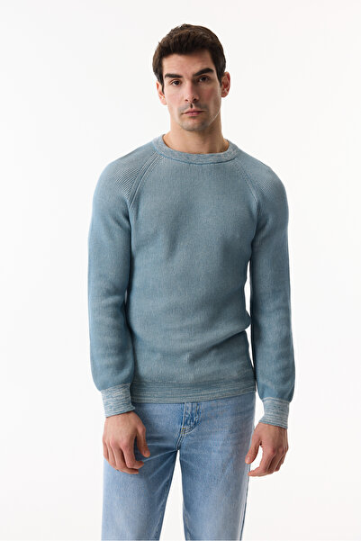 Mudo Crochet Turtleneck Sweater