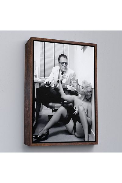 Harita Sepeti Arthur Miller cu Marilyn Monroe în cadru alb Pictură murală