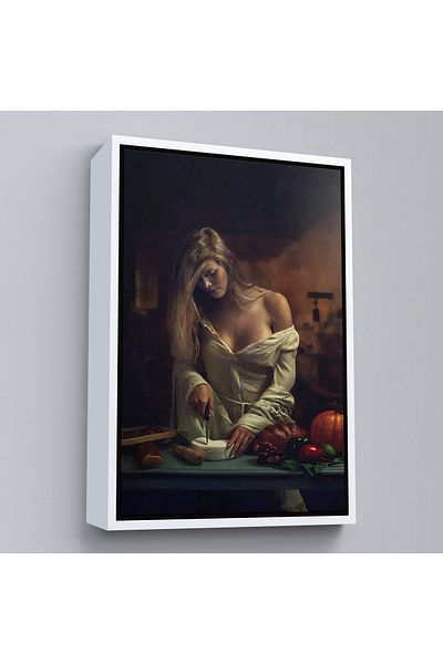 Harita Sepeti Femeie frumoasă care tăie brânză cu cadru alb Pictură decorativă de perete