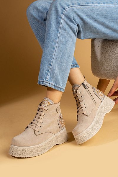 Pembe Potin Μπεζ Suede Stone Λεπτομερείς καθημερινές μπότες υψηλής πλατφόρμας - Κομψές και άνετες