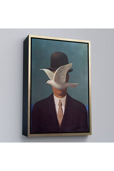 Harita Sepeti Rene Magritte într-o pălărie de melon cu un bărbat într-o pictură murală surreală în cadru auriu