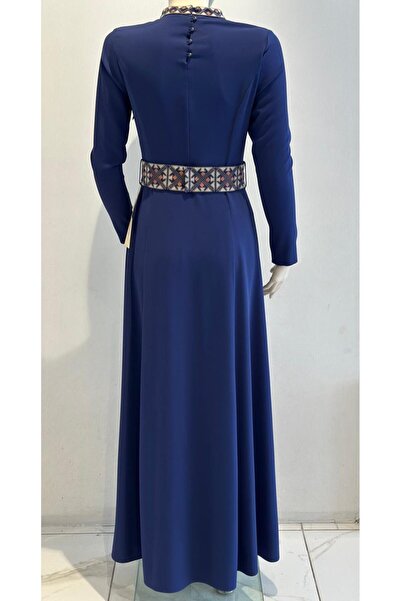 Kayra Yaka Ve Kemer Kısmı Nakış İşlemeli İndigo Tesettür Elbise