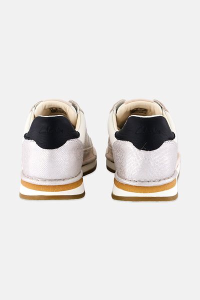 CLARKS حذاء كاجوال كرافت تور بمقاس قياسي للنساء، أبيض عاجي
