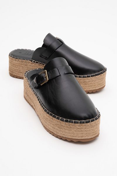 LuviShoes NOVAS Hausschuhe aus echtem Leder mit geschlossener Zehenpartie und Strohkeilsohle in schwarzer Haut