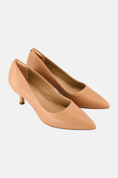 CLARKS Women Standard Fit Violet Rae Pumps, Tan