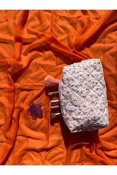 ESY LİNE White Retro Floral Patterned Makeup and Handbag