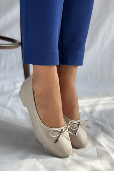 Shoebutik Lilly Бежеві шкіряні балетки з бантиком